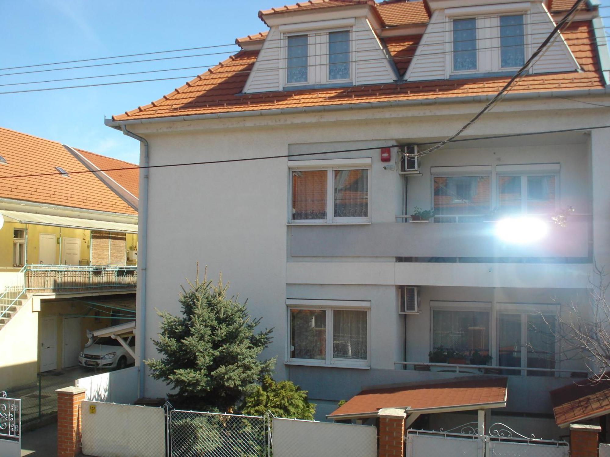 Szent Gyoergy Fogado Hotel Pecs Exterior photo