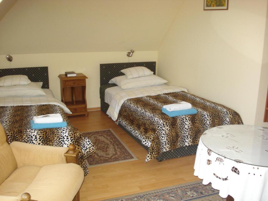 Szent Gyoergy Fogado Hotel Pecs Room photo